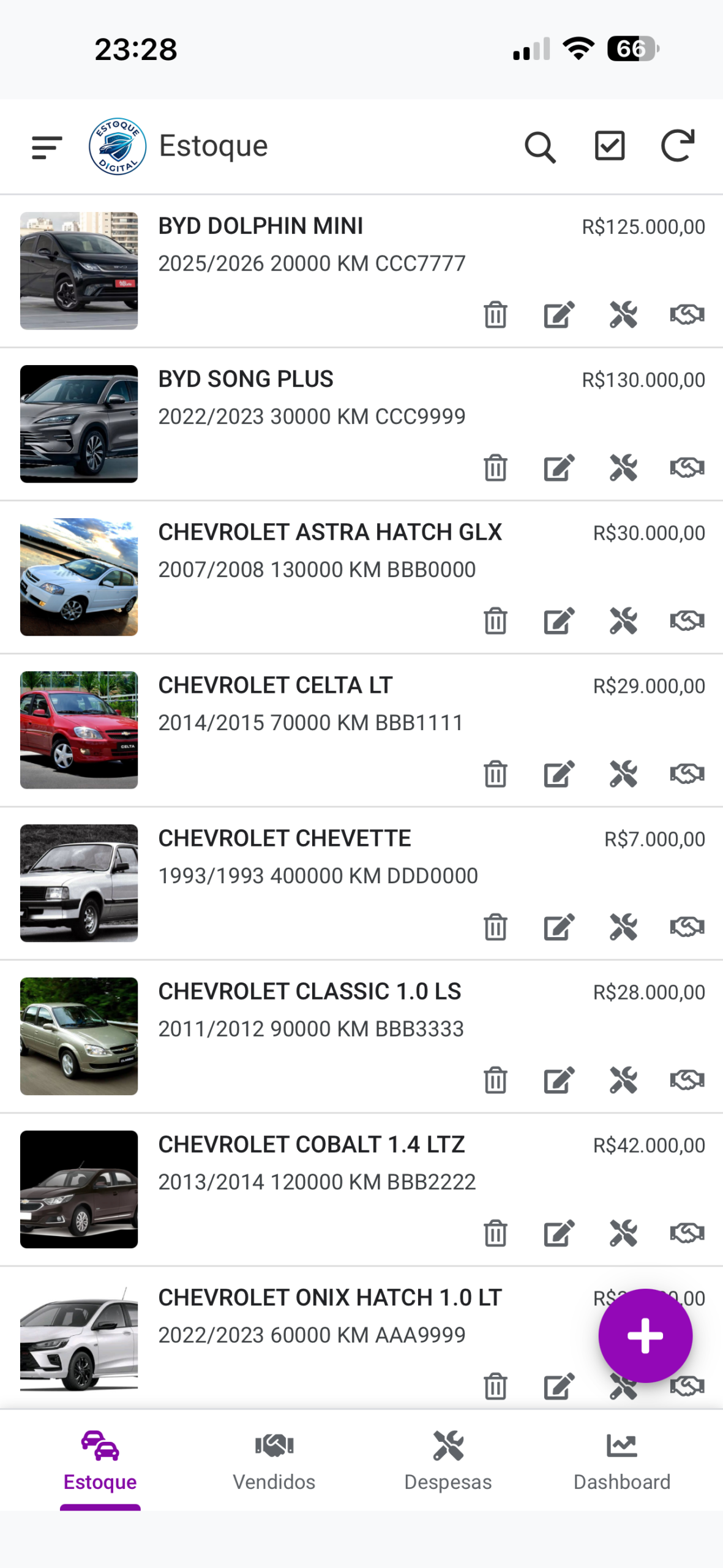 Aplicativo aberto na tela do celular
